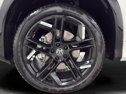 New 2026 Volkswagen Tiguan SE R-Line image 40