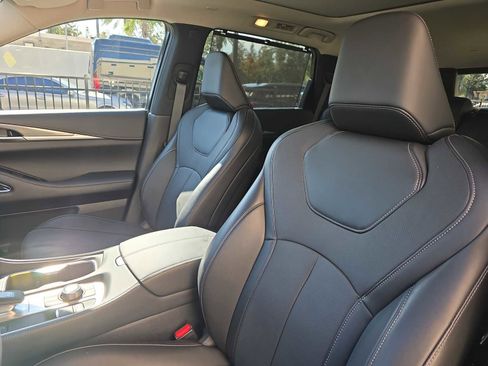 Certified 2026 INFINITI QX60 Luxe w/ Family Package image 15