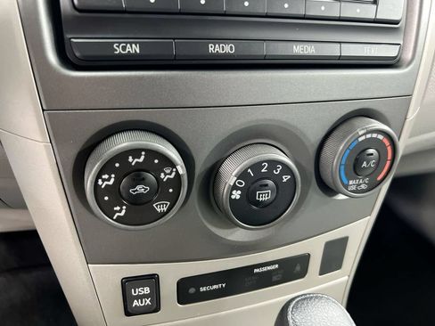 Used 2012 Toyota Corolla LE FWD image 14