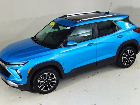 New 2026 Chevrolet TrailBlazer LT w/ LT Cold Weather Package FWD image 17