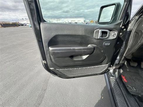 Used 2020 Jeep Gladiator Rubicon w/ Cold Weather Group image 22