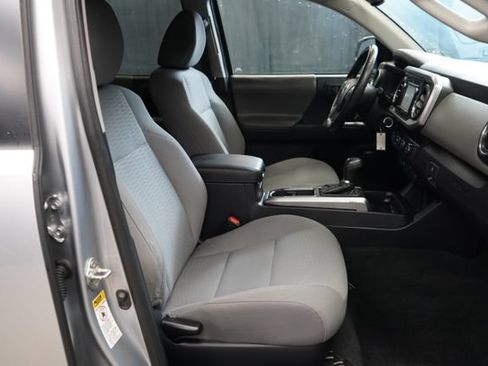 Used 2017 Toyota Tacoma SR5 AWD/4WD image 48