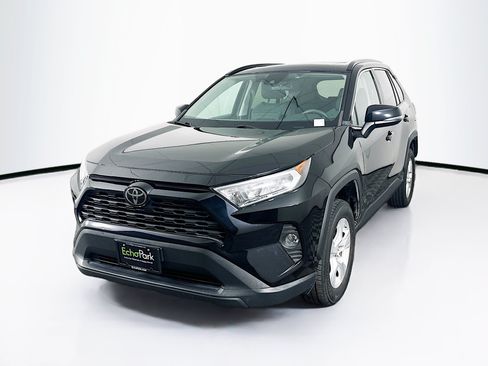Used 2019 Toyota RAV4 XLE AWD/4WD image 3