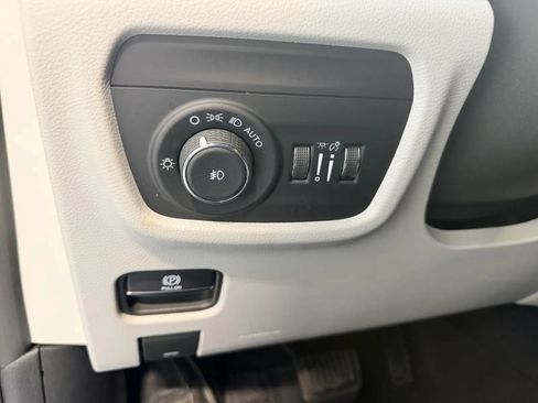 Used 2022 Jeep Grand Cherokee L Overland w/ Luxury Tech Group IV AWD/4WD image 30