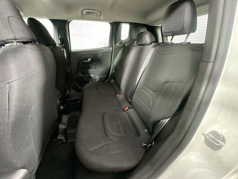 Used 2020 Jeep Renegade Latitude w/ Cold Weather Group image 25