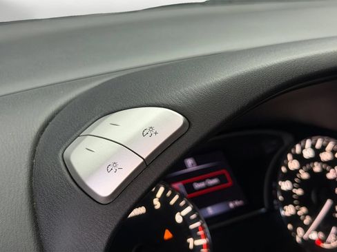 Used 2018 Nissan Pathfinder S FWD image 22