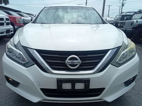 Used 2017 Nissan Altima 2.5 SV w/ Convenience Package FWD image 3