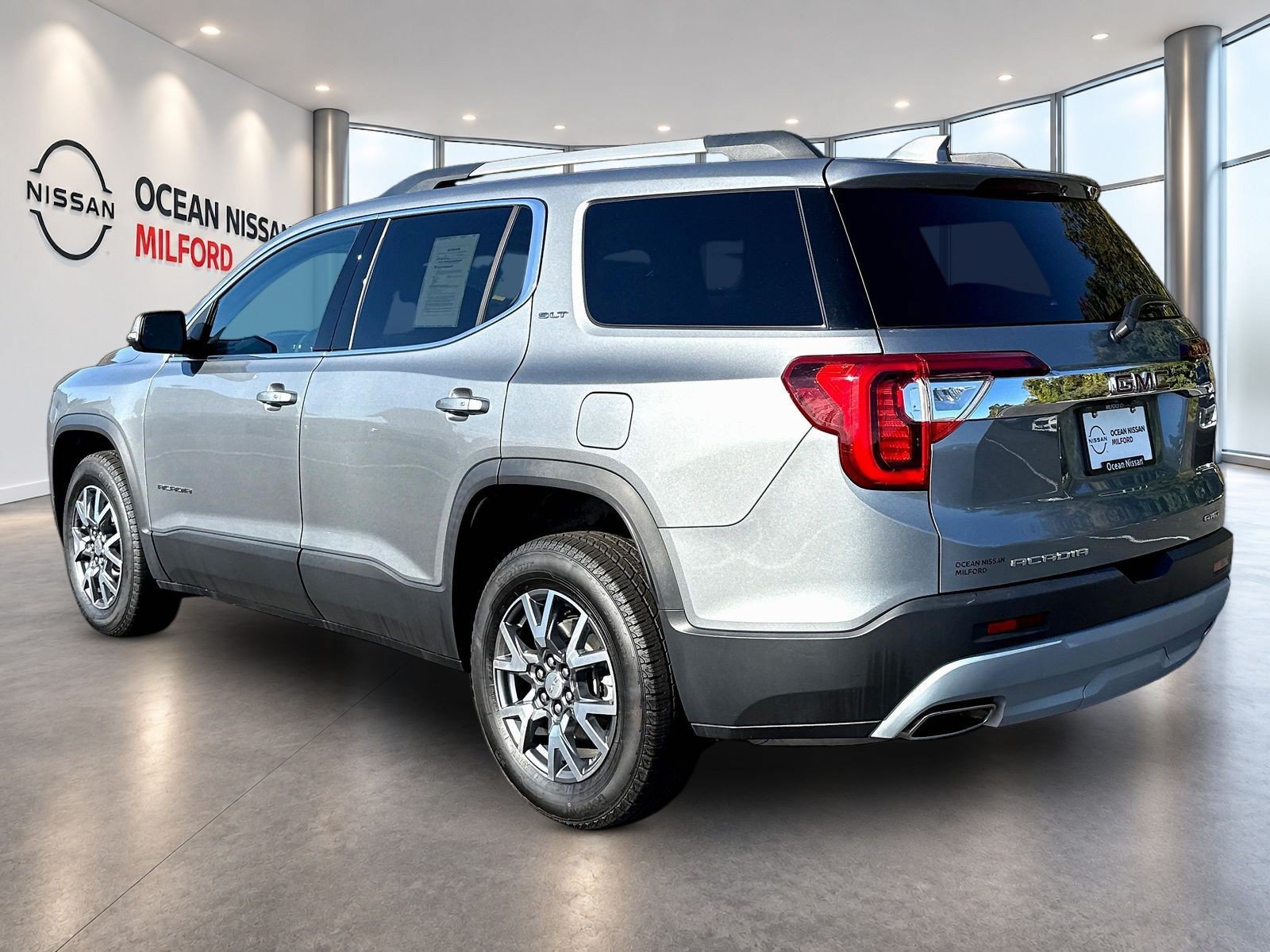 Used 2023 GMC Acadia SLT w/ Preferred Package AWD/4WD image 7