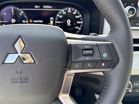 New 2025 Mitsubishi Outlander SEL image 16
