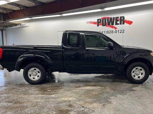Used 2015 Nissan Frontier S image 2