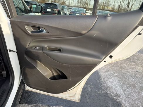 Used 2018 Chevrolet Equinox LT image 23