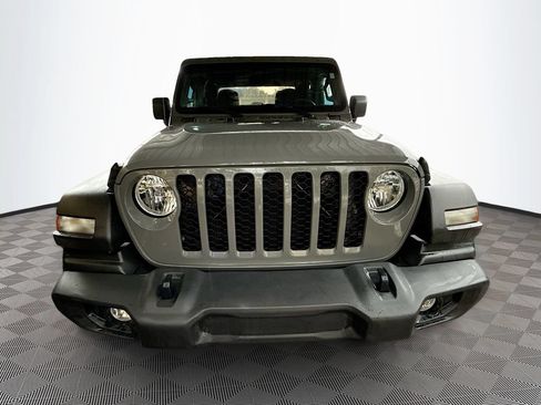 Used 2021 Jeep Gladiator Sport w/ Trailer Tow Package AWD/4WD image 2