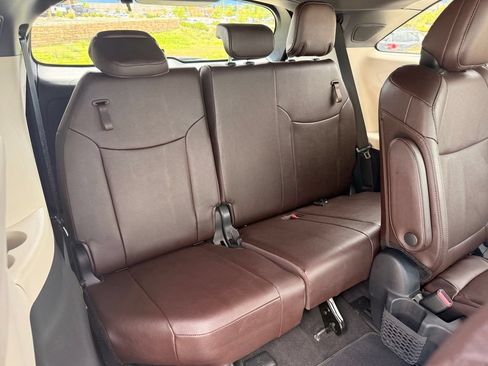 Used 2023 Toyota Sienna Platinum AWD/4WD image 33