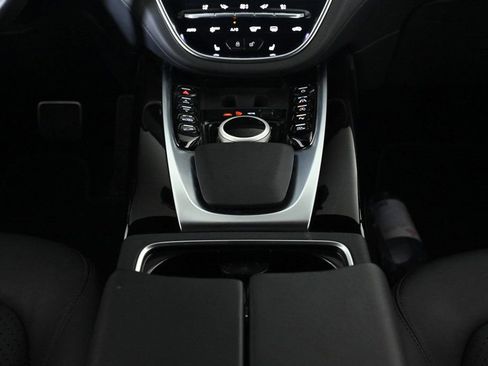 Used 2024 Aston Martin DBX image 19