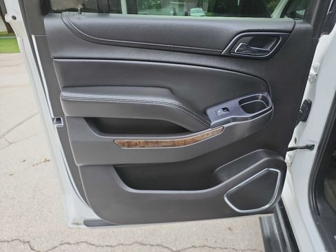 Used 2015 Chevrolet Suburban LT RWD image 22