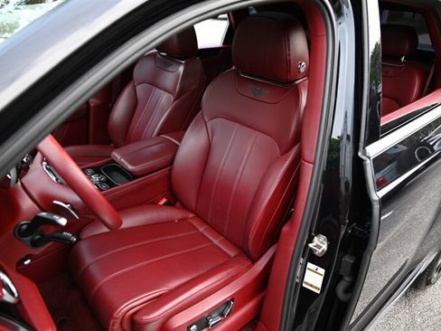 Used 2019 Bentley Bentayga AWD/4WD image 48