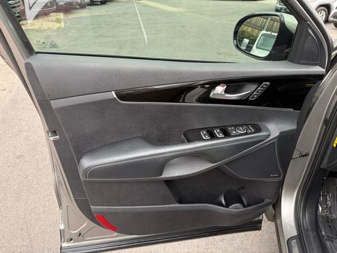 Used 2017 Kia Sorento SX image 49