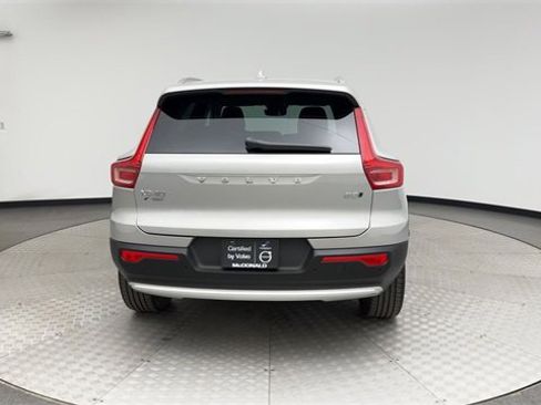 Certified 2025 Volvo XC40 B5 Plus image 3