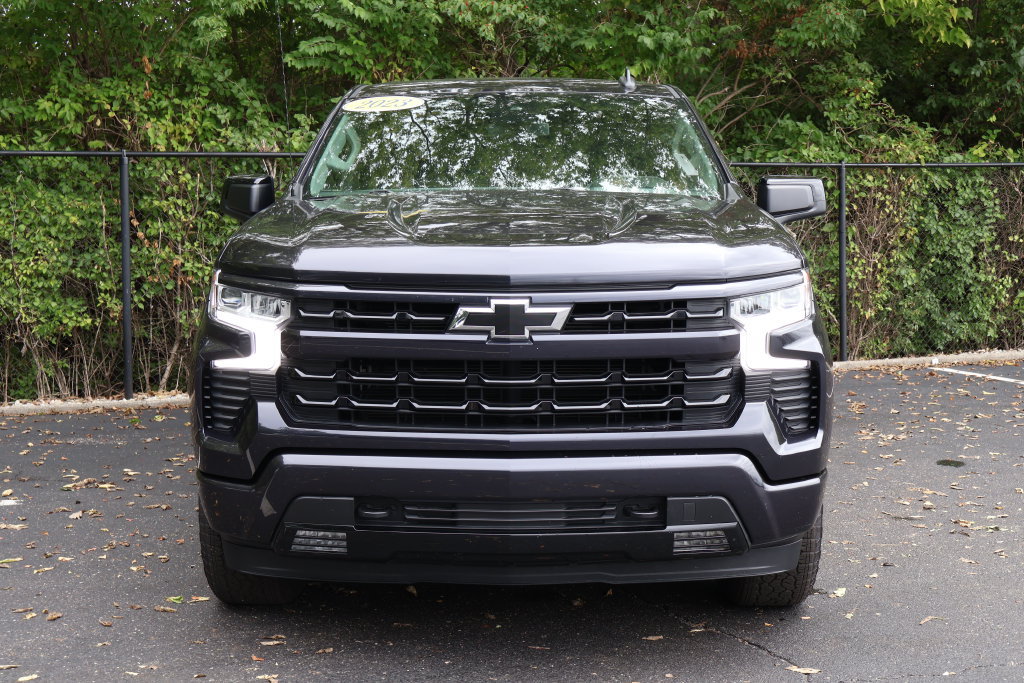 Used 2023 Chevrolet Silverado 1500 RST w/ Z71 Off-Road Package AWD/4WD image 2