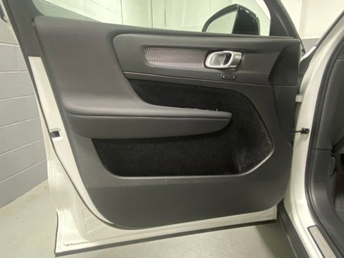 Used 2021 Volvo XC40 T5 R-Design w/ Climate Package image 7