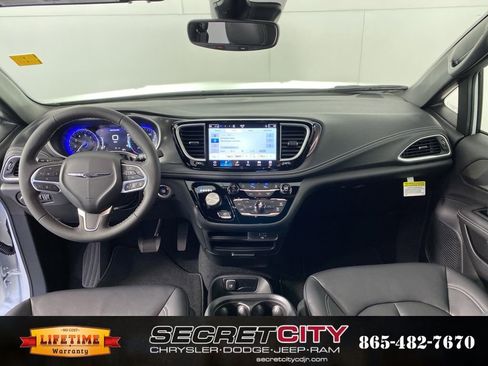 New 2026 Chrysler Pacifica Select image 30