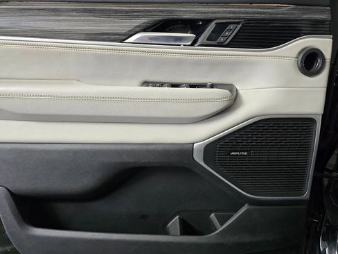 Used 2022 Jeep Wagoneer Series III image 14