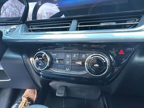 Used 2024 Chevrolet Trax LT image 21