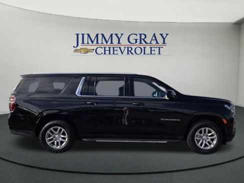 Used 2023 Chevrolet Suburban LT RWD image 6