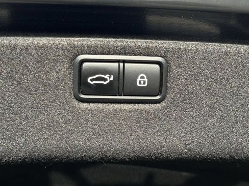 Used 2018 Genesis G80 5.0 Ultimate RWD image 16