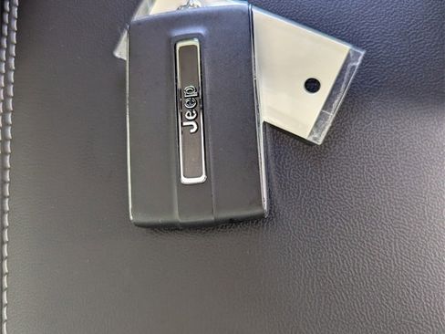 New 2025 Jeep Grand Cherokee Limited image 30