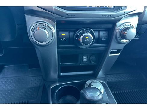 Used 2018 Toyota 4Runner SR5 Premium image 23