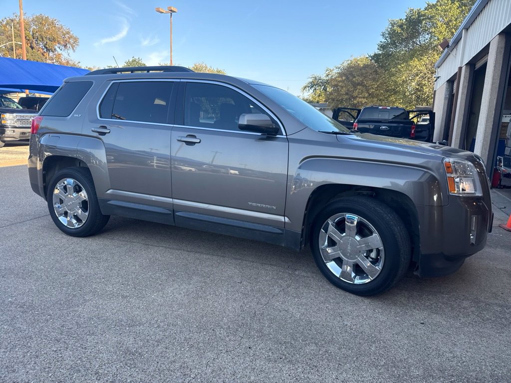 Used 2010 GMC Terrain SLT FWD image 3