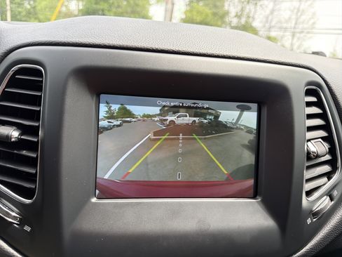 Used 2020 Jeep Compass Latitude w/ Cold Weather Group AWD/4WD image 19