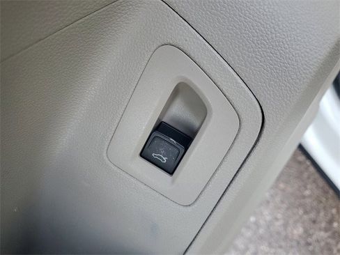 Used 2022 Volkswagen Atlas SE image 17