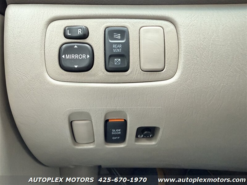 Used 2008 Toyota Sienna LE w/ Towing Prep Pkg AWD/4WD image 19