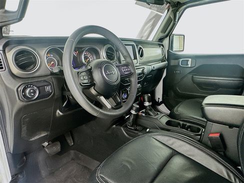 Used 2023 Jeep Gladiator Sport image 13