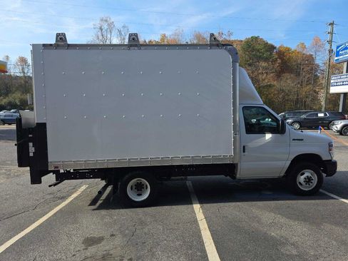 Used 2018 Ford E-350 and Econoline 350 Super Duty w/ Power Windows & Locks Group image 8