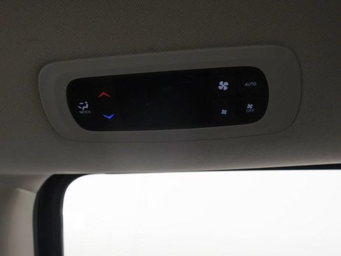 Used 2023 Chrysler Pacifica Touring-L FWD image 47