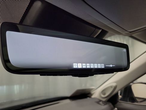 Used 2025 Toyota Highlander Platinum image 21