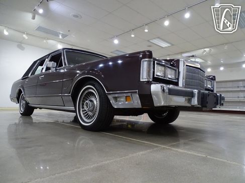 Used 1988 Lincoln Town Car image 22