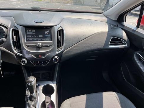 Used 2017 Chevrolet Cruze LT FWD image 11