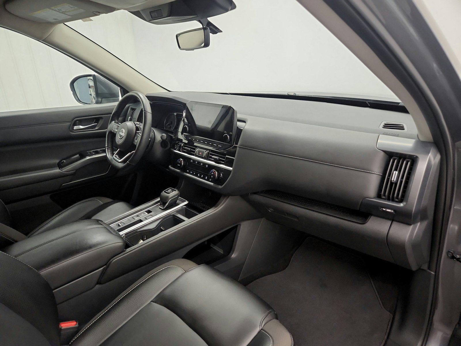 Used 2024 Nissan Pathfinder SL FWD image 29
