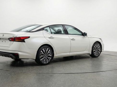 Used 2025 Nissan Altima 2.5 SV image 9
