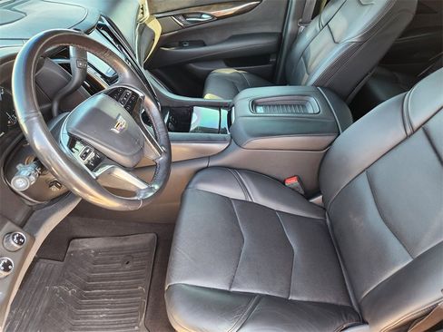 Used 2020 Cadillac Escalade Platinum image 12