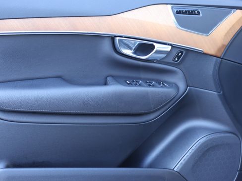 Used 2022 Volvo XC90 T6 Momentum w/ Advanced Package image 14