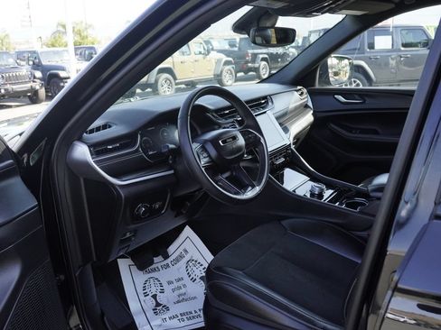 Used 2023 Jeep Grand Cherokee Altitude AWD/4WD image 20