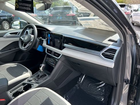 Used 2025 Volkswagen Taos SE image 38