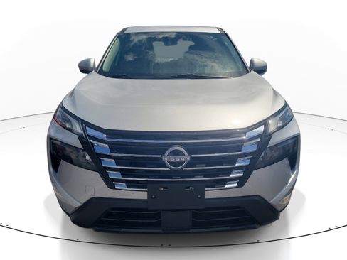 Used 2025 Nissan Rogue SV FWD image 2