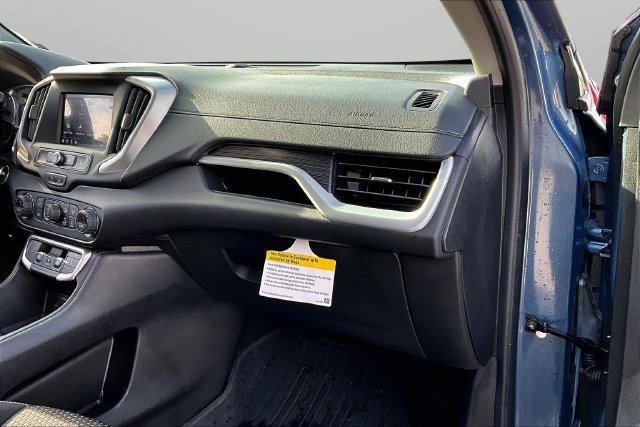 Used 2024 GMC Terrain SLE w/ Driver Convenience Package FWD image 16