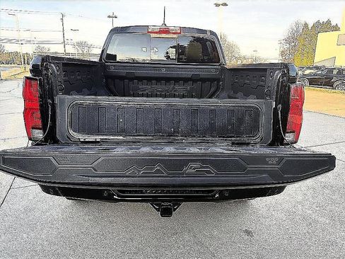 Used 2024 Chevrolet Colorado ZR2 w/ Technology Package image 23